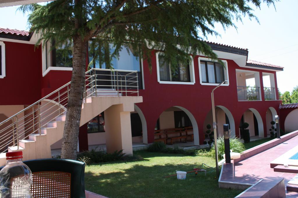 The Red House Hotel Kosharitsa Bagian luar foto