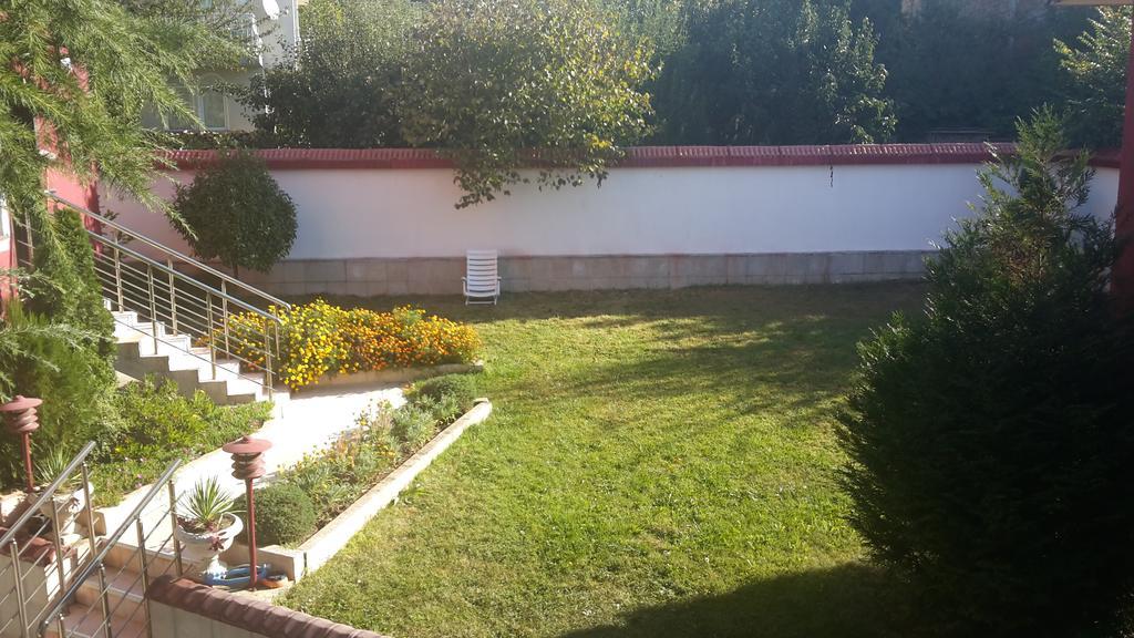 The Red House Hotel Kosharitsa Bagian luar foto